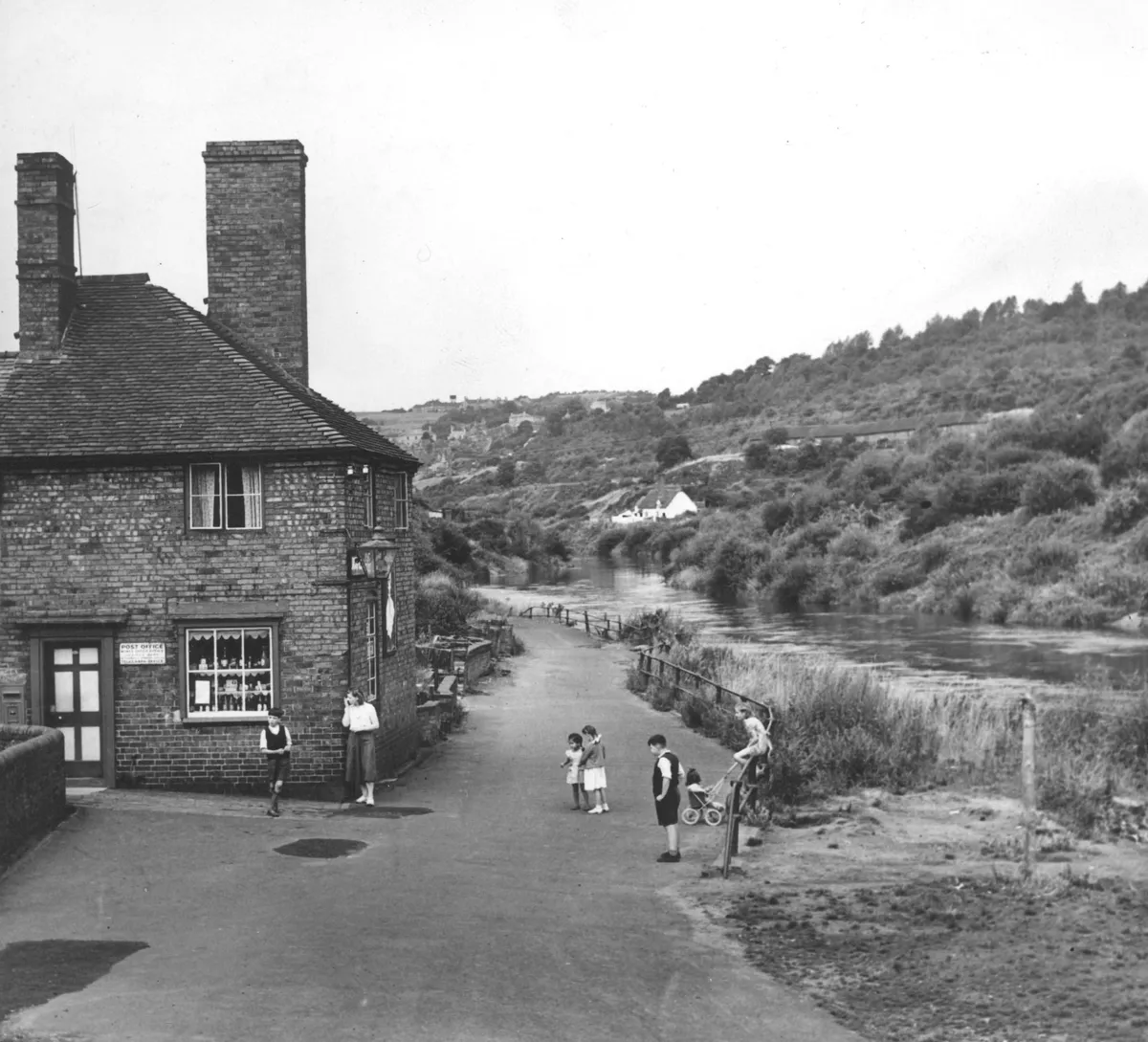 Jackfield Post Office on 13 August 1952, shortly before it was evacuated because of the continuing ground movement.