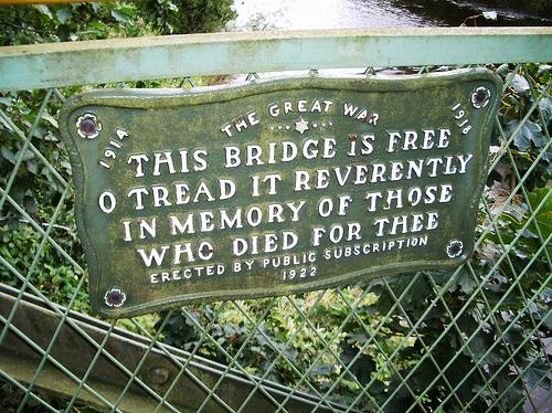 “The Great War, 1914–1918. This bridge is free. O tread it reverently in memory of those who died for thee. Erected by public subscription, 1922.”
