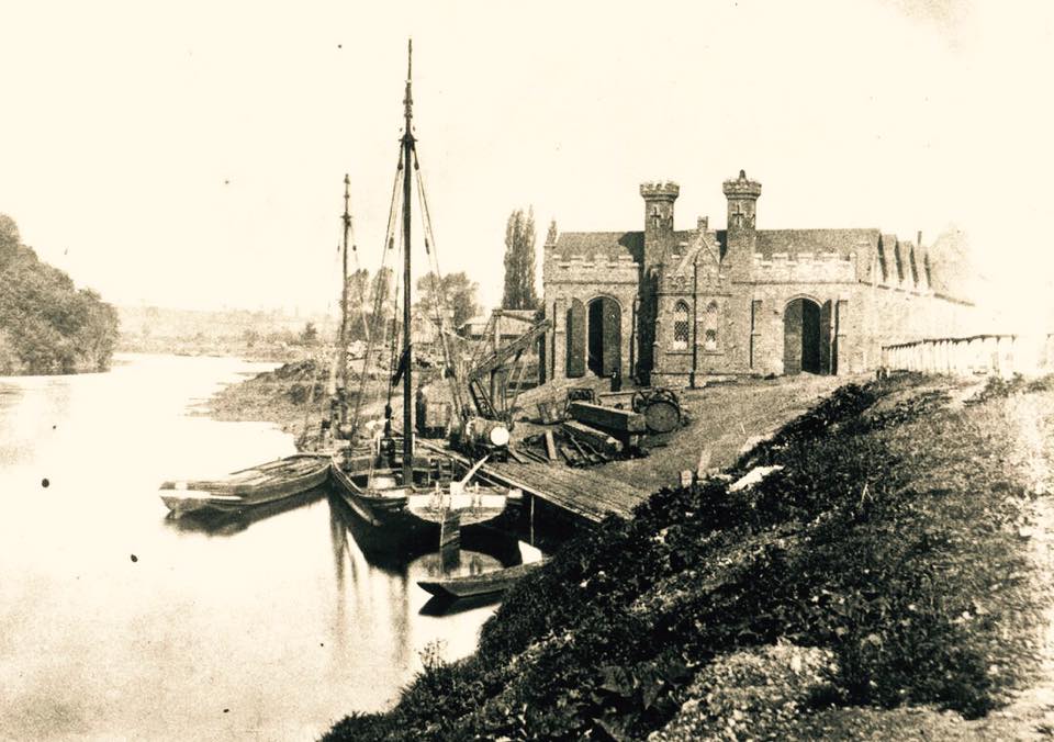 The Severn Warehouse from upstream, barges tied up at the wharf below its Gothic front