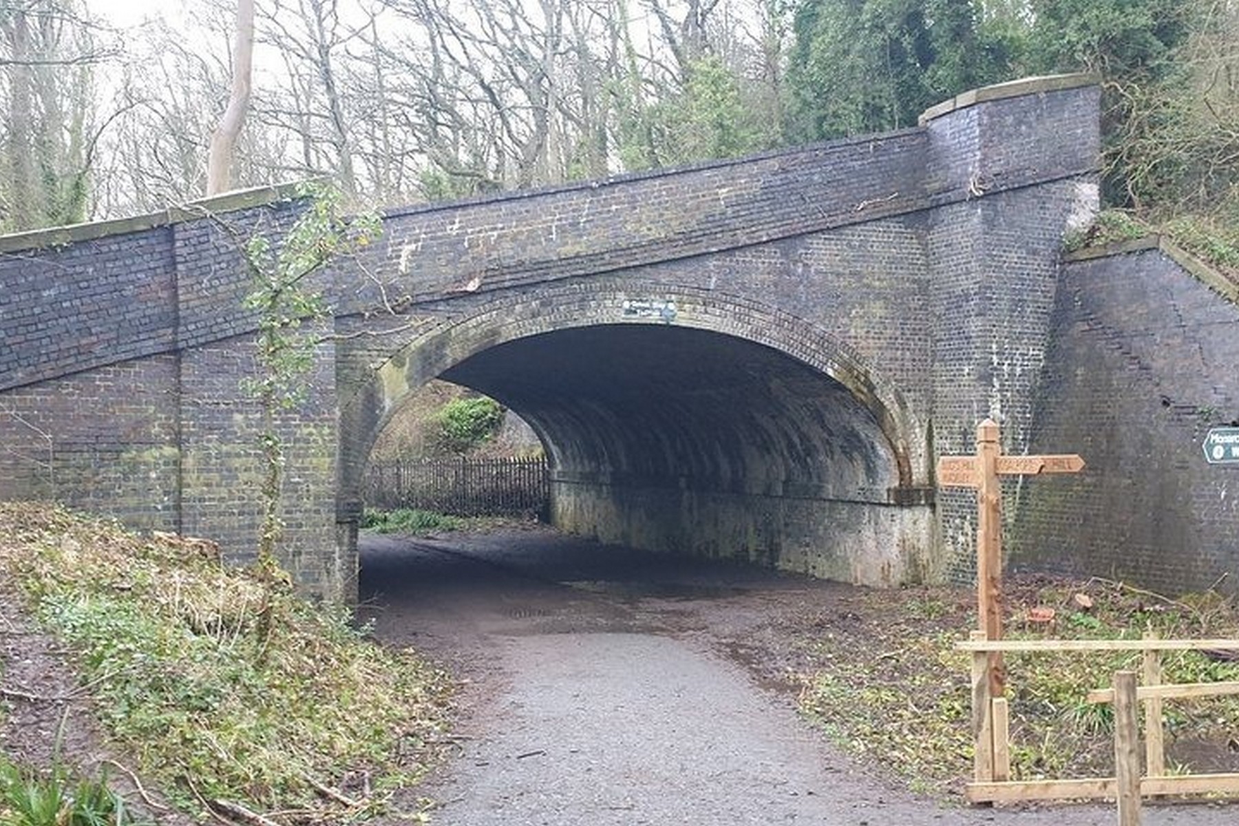 The Hay Incline bridge, west of Coalport, carries the incline over the former L&NWR railway line — not to be confused with the Coalport High Street bridge over the canal at the foot of the slope, a mix-up easy to make on a first visit. The Silkin Way and Severn Valley paths meet close by, making this a natural crossing point for walkers today.