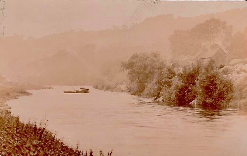 A small boat on the Severn