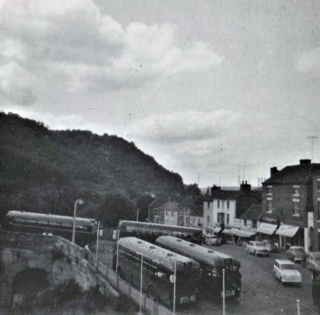 Buses drawn up below the wooded bank at the Ironbridge terminus. For anyone without a car — which was most people — this was the way out of the Gorge to Wellington, Shrewsbury and work. Exact date unknown.