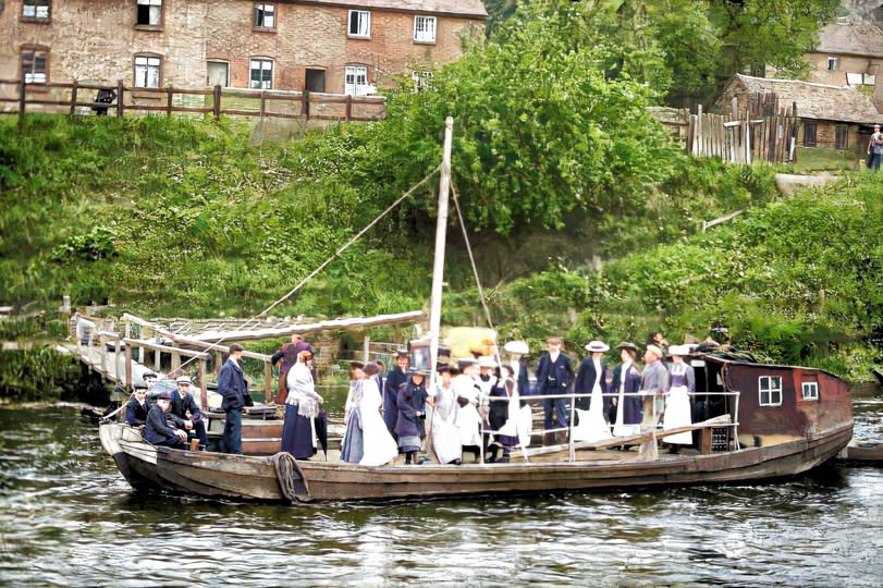 A crowded crossing, colourised