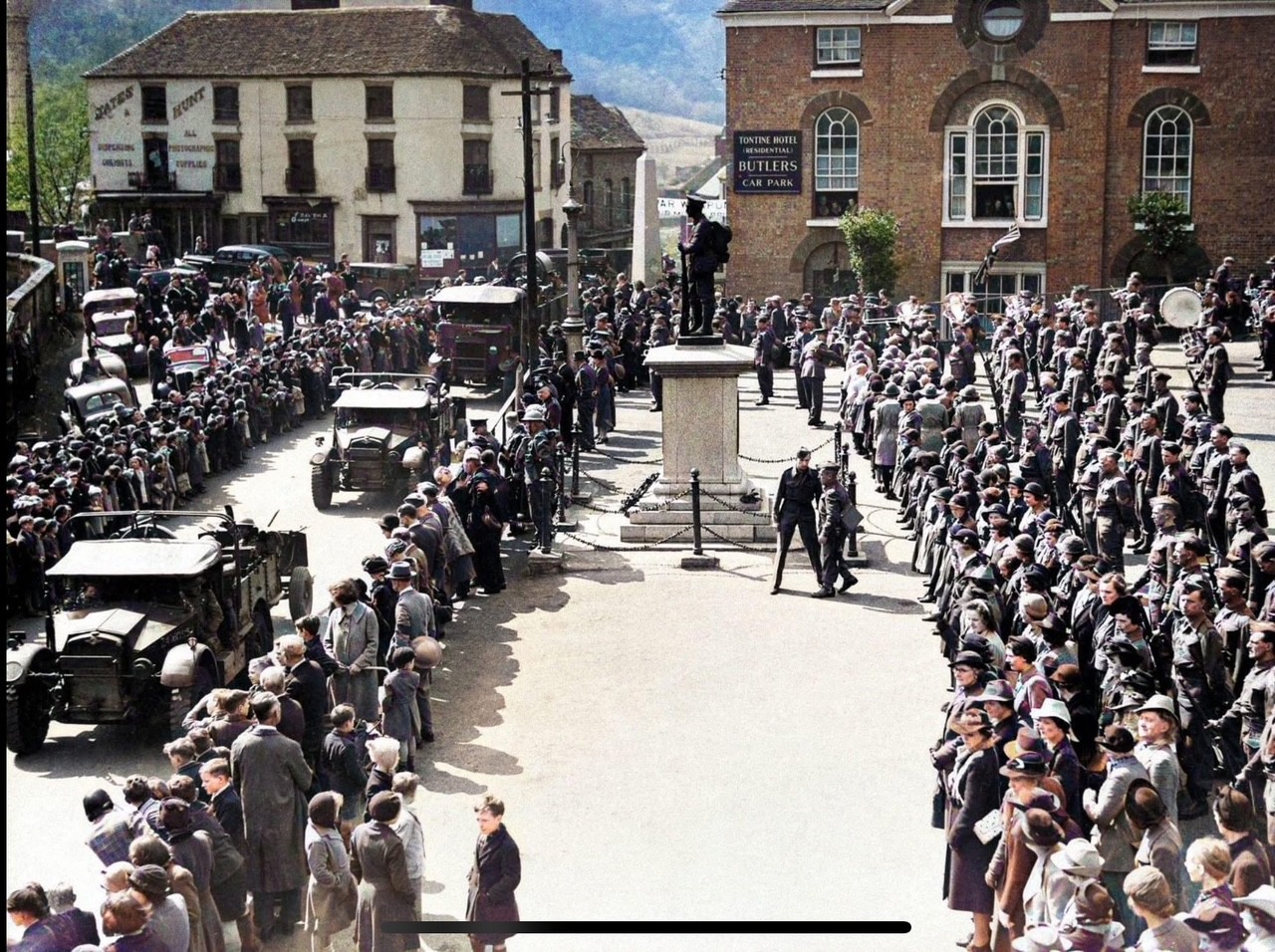 Crowds gathered around the war memorial, the Tontine Hotel sign behind